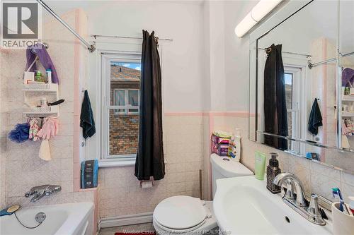 1839 St. Luke, Windsor, ON - Indoor Photo Showing Bathroom