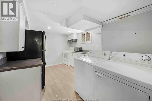 1839 St. Luke, Windsor, ON - Indoor Photo Showing Laundry Room