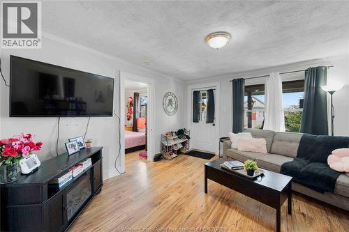 1839 St. Luke, Windsor, ON - Indoor Photo Showing Living Room