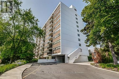 404 - 212 KERR STREET  Oakville, ON L6K 3B1