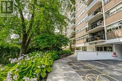 404 - 212 KERR STREET Oakville, ON L6K 3B1