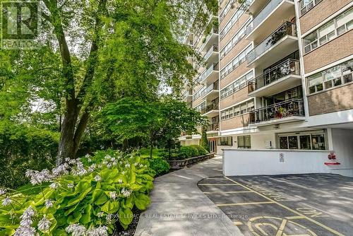 404 - 212 KERR STREET  Oakville, ON L6K 3B1