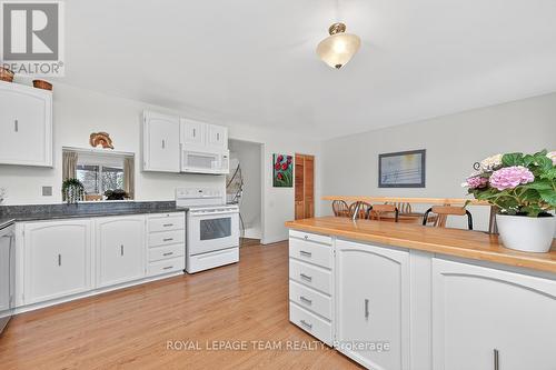 2521 Flannery Drive, Ottawa, ON - Indoor Photo Showing Kitchen