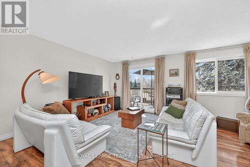 2521 Flannery Drive, Ottawa, ON - Indoor Photo Showing Living Room