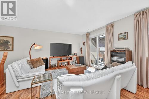 2521 Flannery Drive, Ottawa, ON - Indoor Photo Showing Living Room