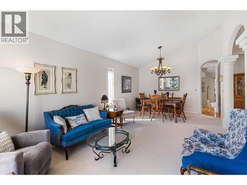 550 Yates Road Unit# 432, Kelowna, BC - Indoor Photo Showing Living Room