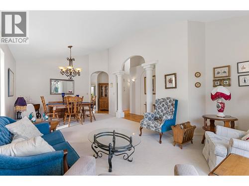 550 Yates Road Unit# 432, Kelowna, BC - Indoor Photo Showing Living Room