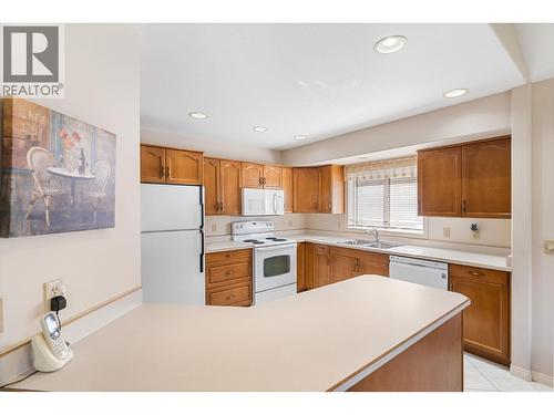 550 Yates Road Unit# 432, Kelowna, BC - Indoor Photo Showing Kitchen With Double Sink