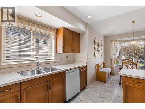 550 Yates Road Unit# 432, Kelowna, BC - Indoor Photo Showing Kitchen With Double Sink