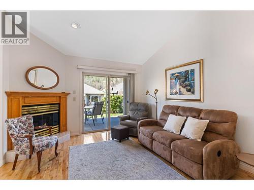 550 Yates Road Unit# 432, Kelowna, BC - Indoor Photo Showing Living Room With Fireplace