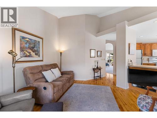 550 Yates Road Unit# 432, Kelowna, BC - Indoor Photo Showing Living Room