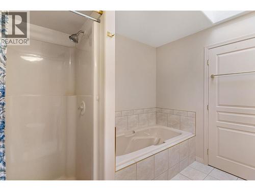 550 Yates Road Unit# 432, Kelowna, BC - Indoor Photo Showing Bathroom