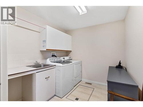 550 Yates Road Unit# 432, Kelowna, BC - Indoor Photo Showing Laundry Room