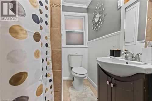 96 Terrace Drive, Hamilton, ON - Indoor Photo Showing Bathroom