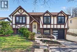 578 HOLLY HILL Crescent  Burlington, ON L7L 3Z7