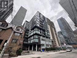 1704 - 17 DUNDONALD STREET Toronto, ON M4Y 1K3