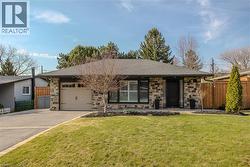 1375 LANGDALE Crescent Oakville, ON L6H 2K7