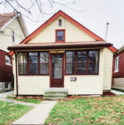 1561 York St  Windsor, ON N8X 1W5