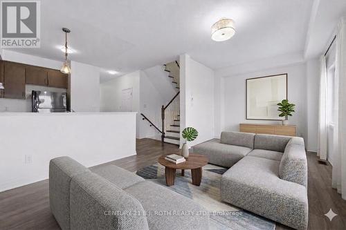 17 Bedford Estates Crescent, Barrie, ON - Indoor Photo Showing Living Room