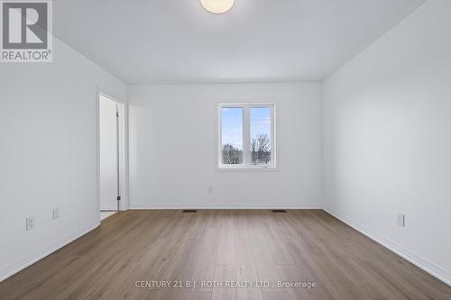 17 Bedford Estates Crescent, Barrie, ON - Indoor Photo Showing Other Room