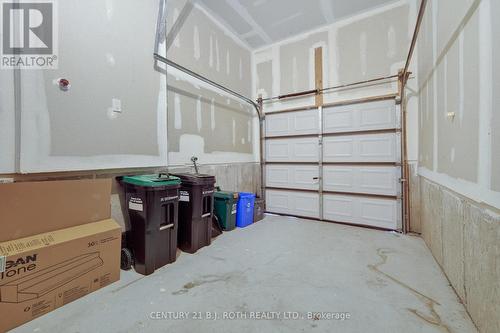 17 Bedford Estates Crescent, Barrie, ON - Indoor Photo Showing Garage