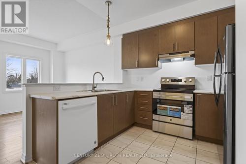 17 Bedford Estates Crescent, Barrie, ON - Indoor Photo Showing Kitchen