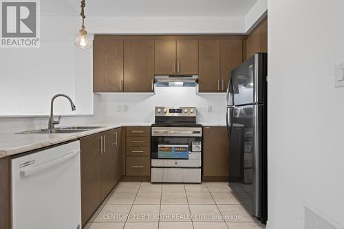 17 Bedford Estates Crescent, Barrie, ON - Indoor Photo Showing Kitchen