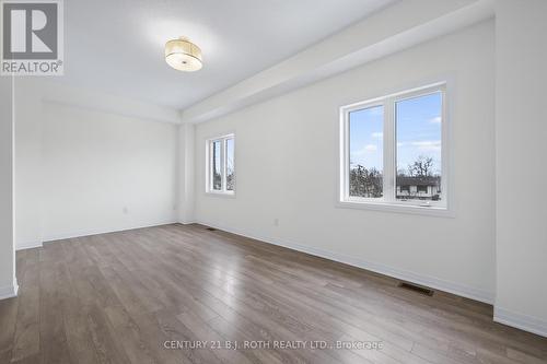 17 Bedford Estates Crescent, Barrie, ON - Indoor Photo Showing Other Room