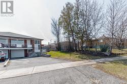 7256 LANCASTER AVENUE S  Mississauga, ON L4T 2L6
