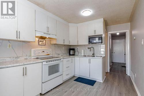7256 Lancaster Avenue S, Mississauga, ON - Indoor Photo Showing Kitchen