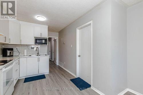 7256 Lancaster Avenue S, Mississauga, ON - Indoor Photo Showing Kitchen