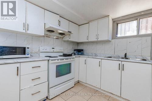 7256 Lancaster Avenue S, Mississauga, ON - Indoor Photo Showing Kitchen