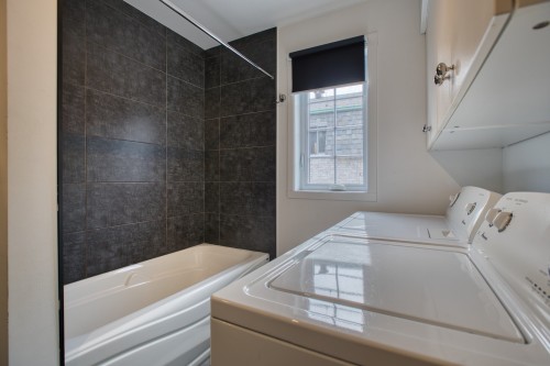 Salle de bains - 3886  - 3892 Rue Queen, Rawdon, QC - Indoor Photo Showing Laundry Room