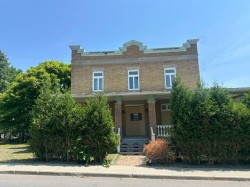 Façade - 