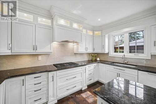 1494 The Links Drive, Oakville, ON - Indoor Photo Showing Kitchen With Upgraded Kitchen