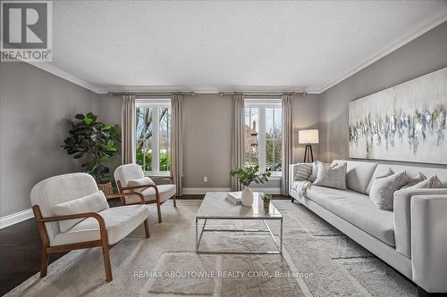 1494 The Links Drive, Oakville, ON - Indoor Photo Showing Living Room