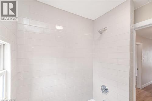 60 Keith Street, Hamilton, ON - Indoor Photo Showing Bathroom