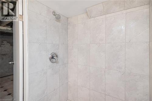 60 Keith Street, Hamilton, ON - Indoor Photo Showing Bathroom
