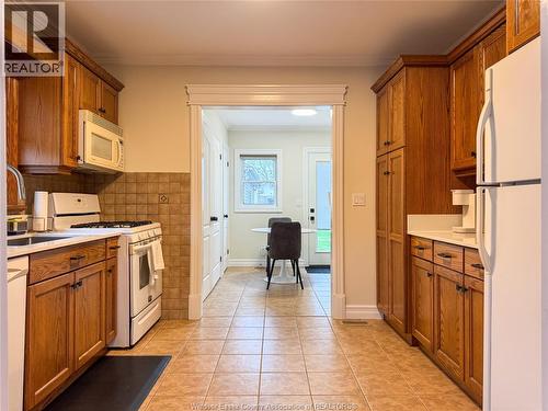 2579 Lloyd George, Windsor, ON - Indoor Photo Showing Kitchen