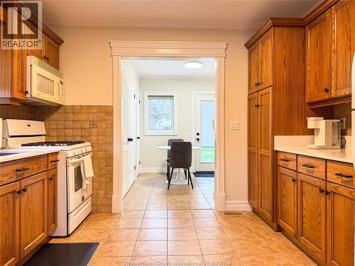 2579 Lloyd George, Windsor, ON - Indoor Photo Showing Kitchen