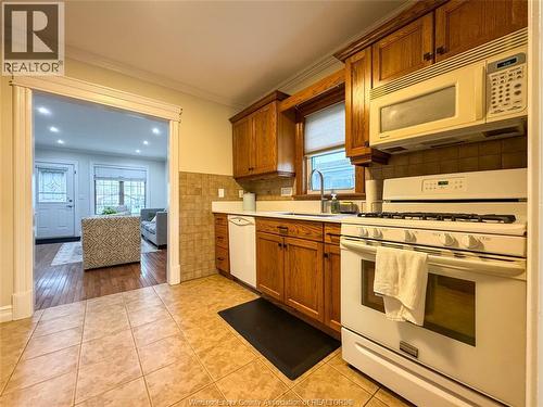 2579 Lloyd George, Windsor, ON - Indoor Photo Showing Kitchen