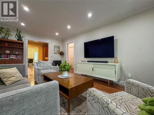 2579 Lloyd George, Windsor, ON - Indoor Photo Showing Living Room