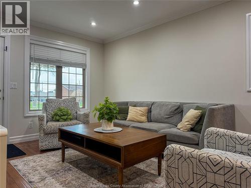 2579 Lloyd George, Windsor, ON - Indoor Photo Showing Living Room
