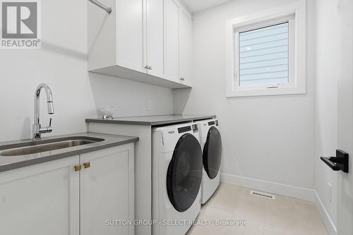 1886 Fountain Grass Drive, London South (South B), ON - Indoor Photo Showing Laundry Room