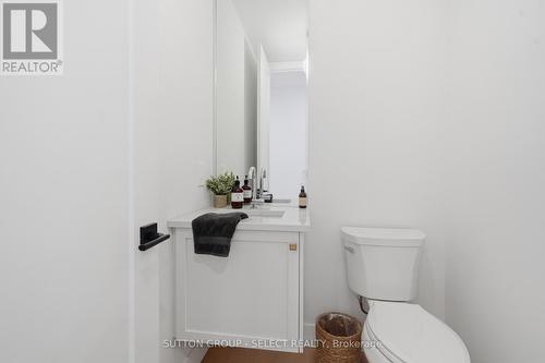 1886 Fountain Grass Drive, London South (South B), ON - Indoor Photo Showing Bathroom