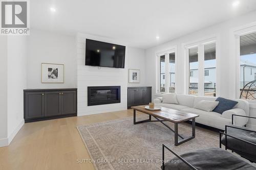 1886 Fountain Grass Drive, London South (South B), ON - Indoor Photo Showing Living Room With Fireplace