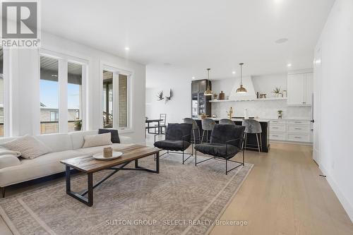 1886 Fountain Grass Drive, London South (South B), ON - Indoor Photo Showing Living Room