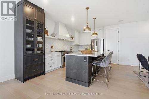 1886 Fountain Grass Drive, London South (South B), ON - Indoor Photo Showing Kitchen With Upgraded Kitchen