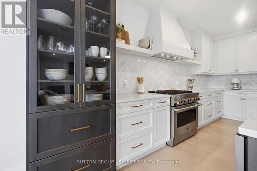 1886 Fountain Grass Drive, London South (South B), ON - Indoor Photo Showing Kitchen With Upgraded Kitchen