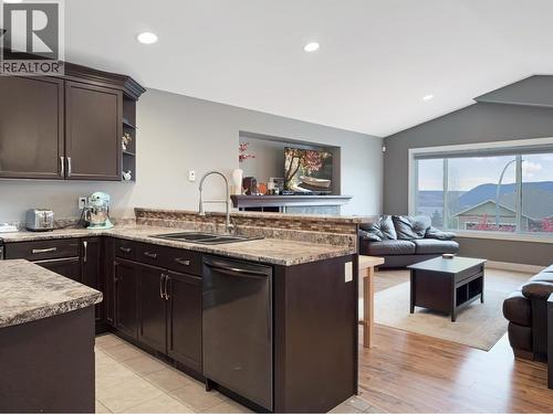 143 Eagle Crescent, Williams Lake, BC - Indoor Photo Showing Kitchen With Double Sink